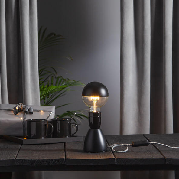 Ampoule LED globe à calotte noire mat
